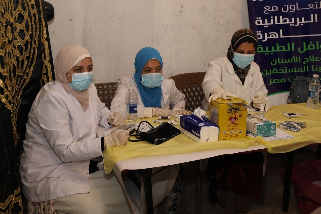 نظمت مؤسسة مشكاة نور للعلم والتنوير الثقافية اليوم قافلة طبية مجانية بمنطقة الروضة بالسيدة زينب بالقاهرة، وذلك بالتعاون مع الجامعة البريطانية