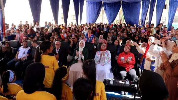 محافظ بورسعيد، ود/ نور الهدى الجمّال ، رئيس مؤسسة مشكاة نور، يفتتحان المرحلة الثانية لتطوير منطقة فاطمة الزهراء