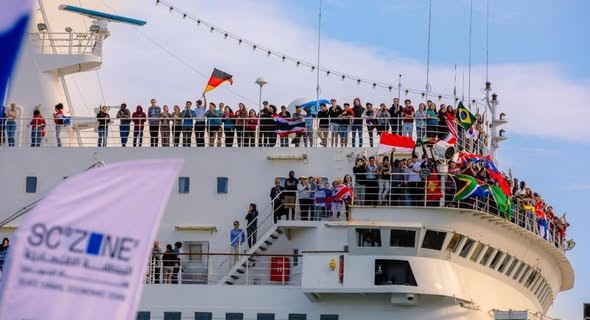 مشكاة نور ونيو بلان يقدمان العرض الفني "مصر الحضارة" للترحيب بطاقم السفينة والزائرين