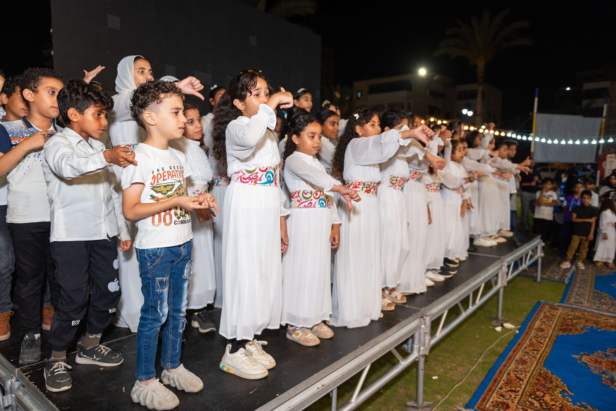 مهرجان الخير لتكريم المتفوقين الذي ضم قوافل طبية وتبرع بالدم ومعارض وكشف عن المواهب وورش عمل وكورال، شهد محافظ بورسعيد