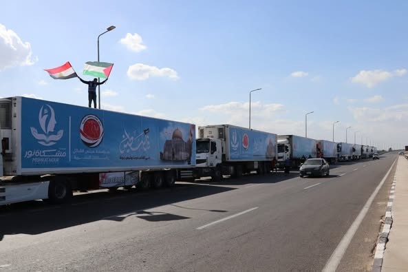 تجهيز 10 شاحنات من قوافل مساعدات الإغاثة الخاصة بمؤسسة مشكاة نور بالتعاون مع مؤسسة مجلس القبائل والعائلات المصرية