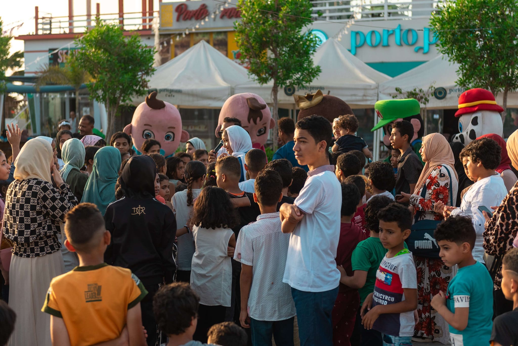 مهرجان الخير لتكريم المتفوقين الذي ضم قوافل طبية وتبرع بالدم ومعارض وكشف عن المواهب وورش عمل وكورال، شهد محافظ بورسعيد