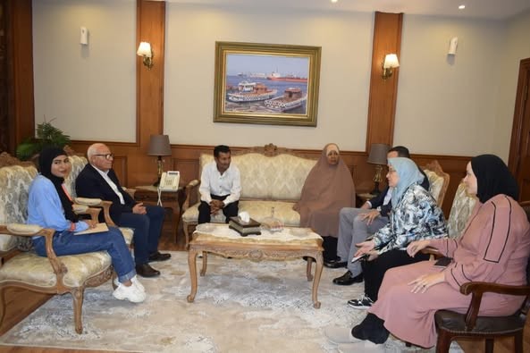 محافظ بورسعيد يكرم "ندى عبد الباقي أحمد" الأولى على الجمهورية في شهادة الدبلومات الفنية ومؤسسة مشكاة نور ترعى الطالبة المتفوقة في كلية تجارة