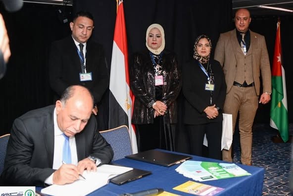 استقبال رسمي وشعبي لأكبر مكتبة عائمة في العالم