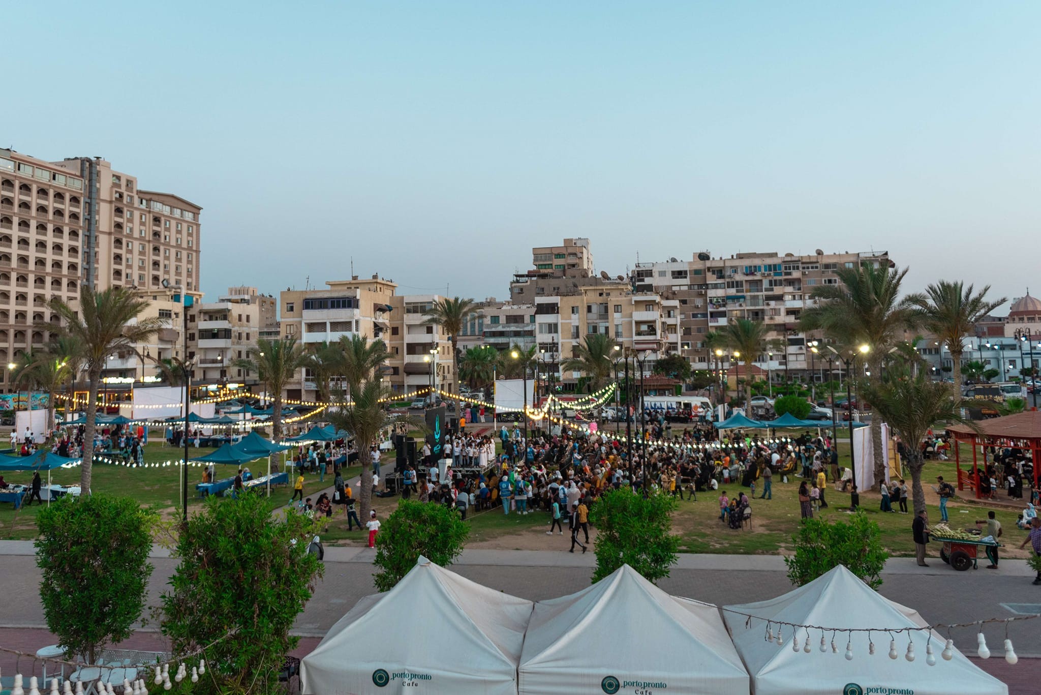 مهرجان الخير لتكريم المتفوقين الذي ضم قوافل طبية وتبرع بالدم ومعارض وكشف عن المواهب وورش عمل وكورال، شهد محافظ بورسعيد